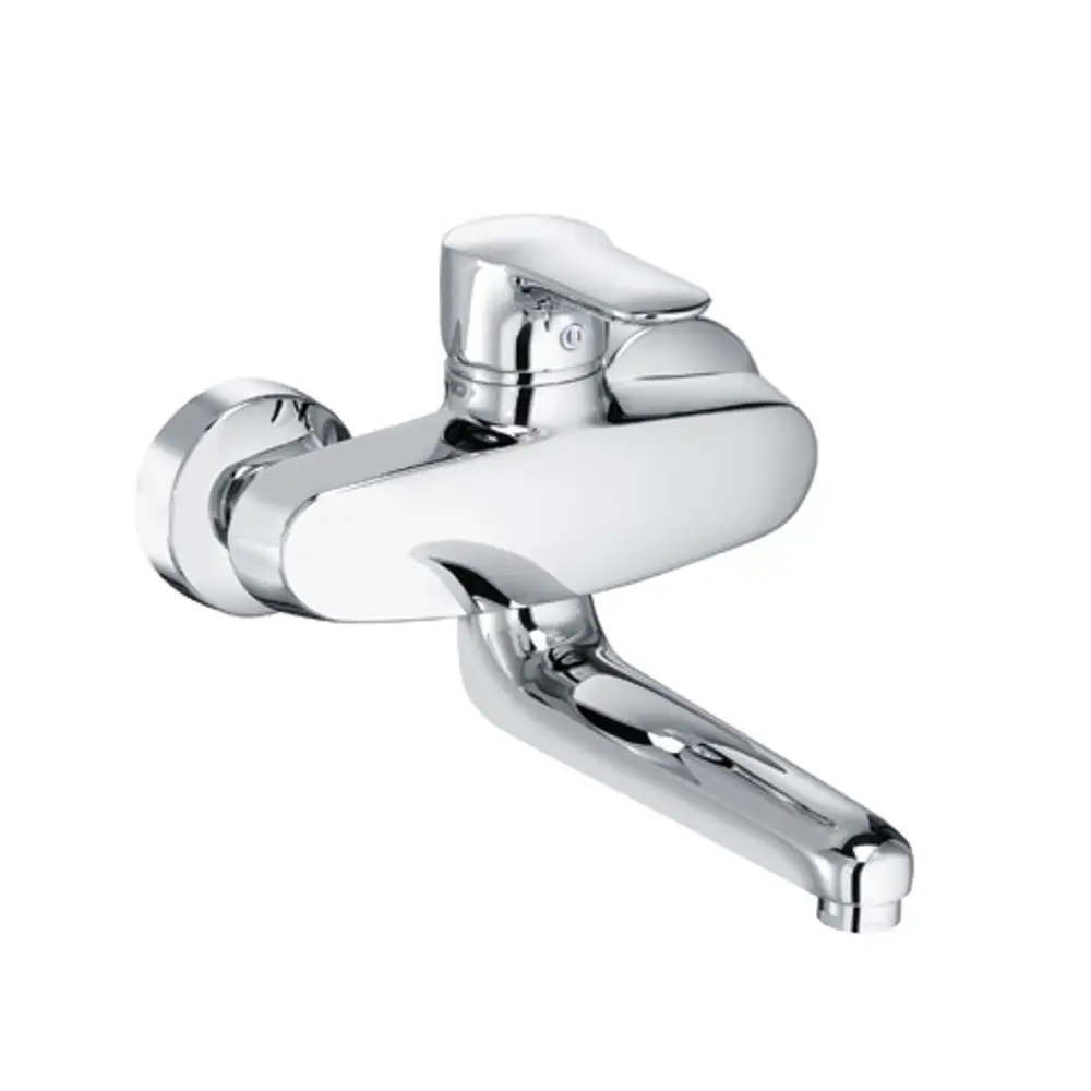 Wandmontierter Auslaufarm von Kludi mit glänzender Chrom-Oberfläche, designed für die Nutzung in Spülen, mit moderner Form und ergonomischem Hebel.